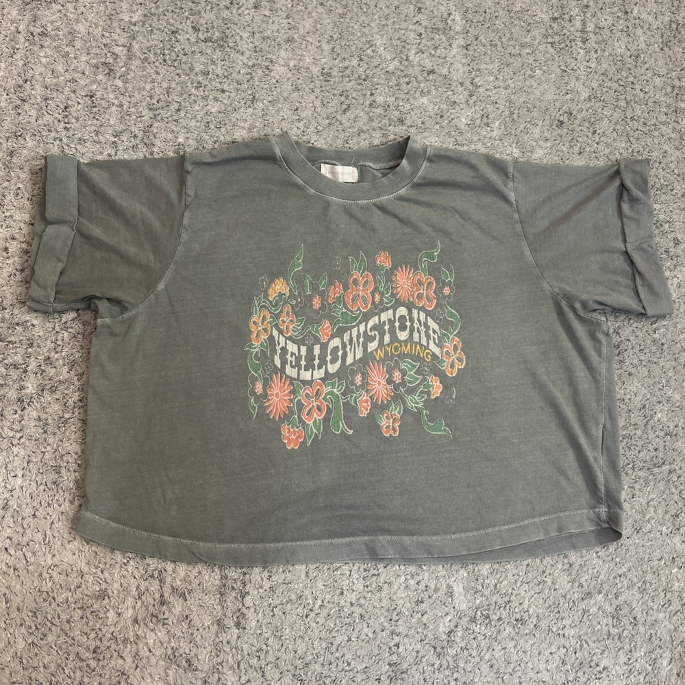Alter'd State women's green large Cropped Yellowstone Wyoming t-shirt